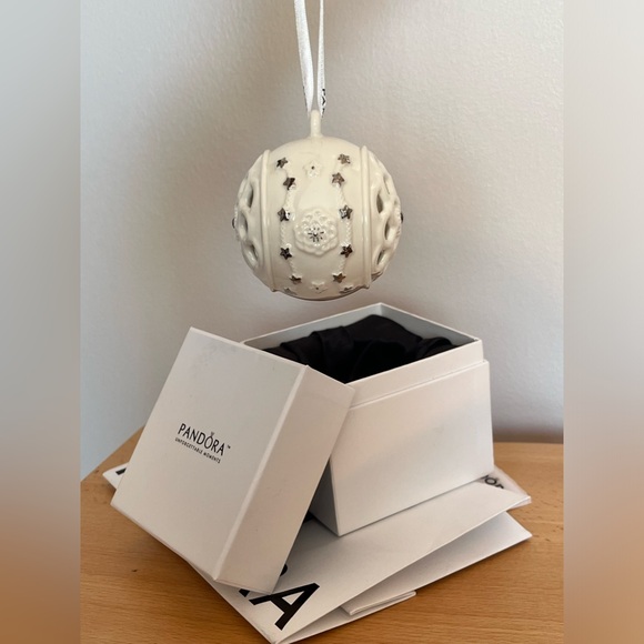 Pandora 2011 Porcelain Ball Christmas Tree🎄 Ornament w Ribbon & Original Box 🎁 - Picture 7 of 14